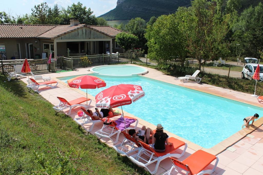 Causses&Vallées Vacances Hotel Saint-Georges-de-Luzençon Exterior foto